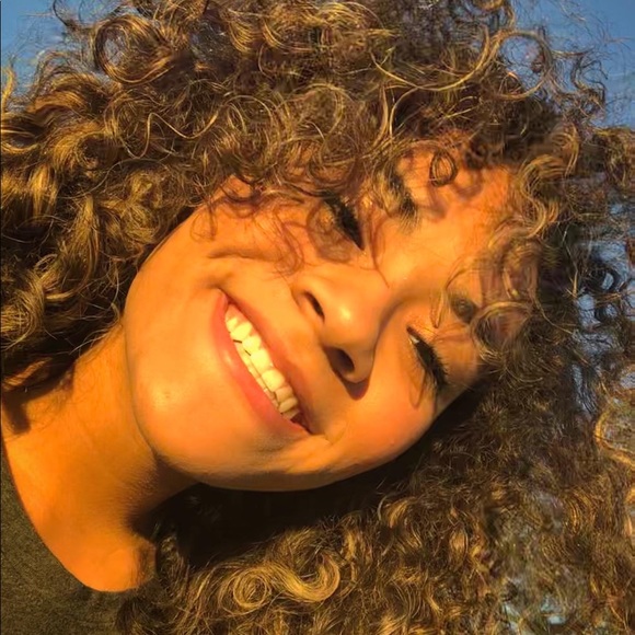 Meet your Posher, Madison - Picture 8 of 9